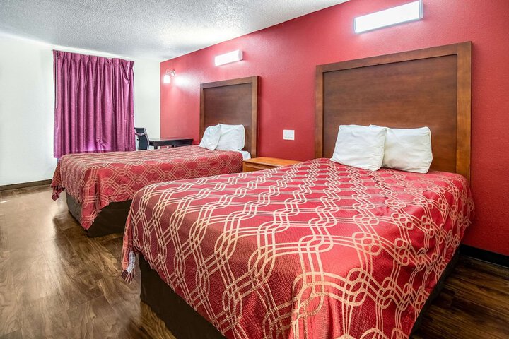 2 Double Beds (10 of 10)