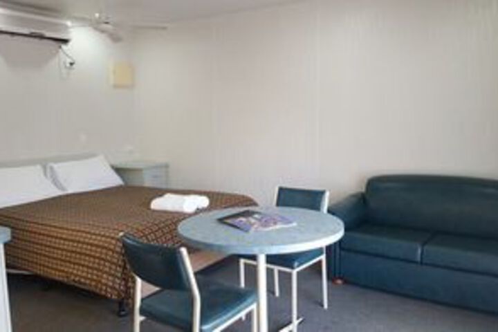 Room 13 of 19
