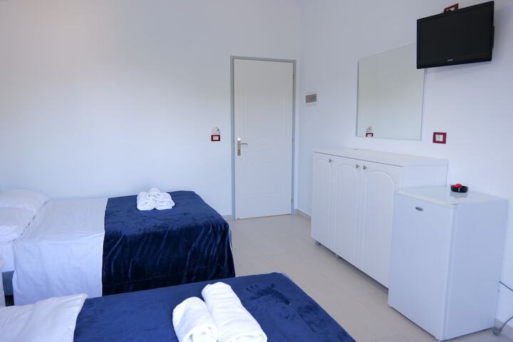 Room 3 of 61