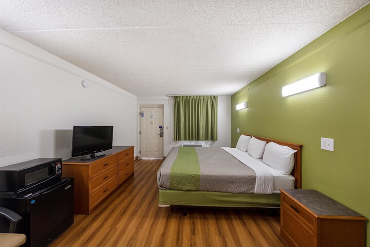1 King Bed (11 of 16)