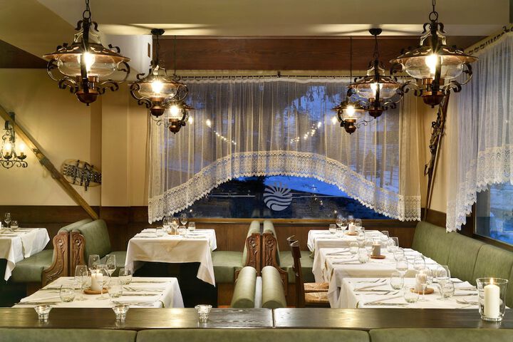 Dining 32 of 41