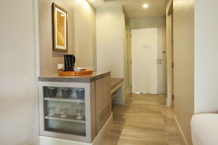 Room 16 of 156
