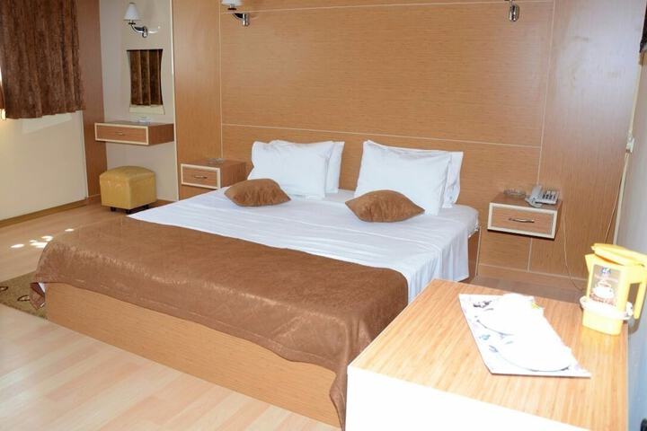 Room 6 of 34