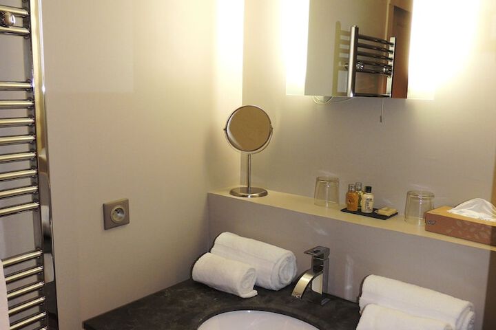 Room 47 of 62