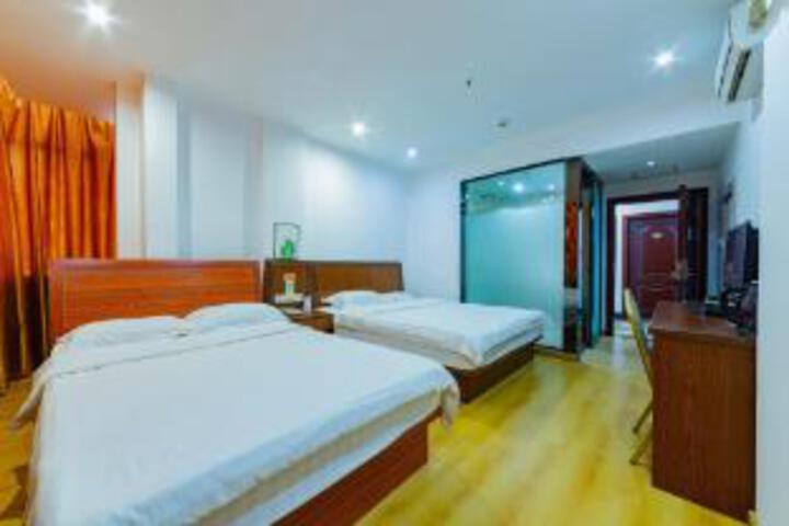 Room 14 of 16
