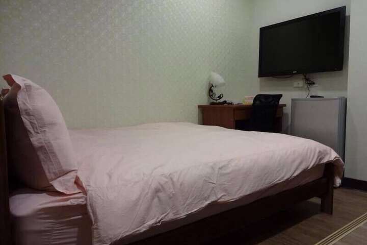 Room 7 of 16