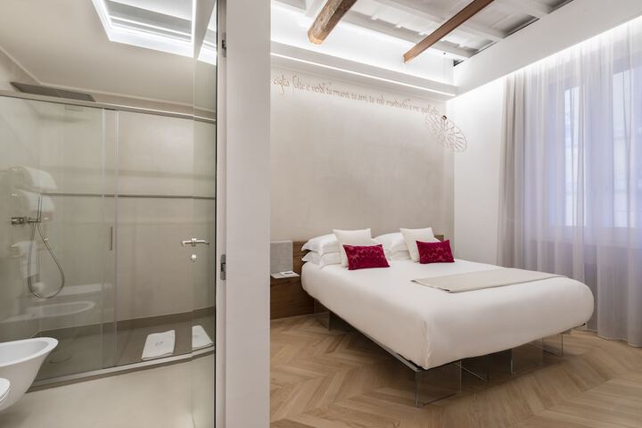 Room 28 of 90