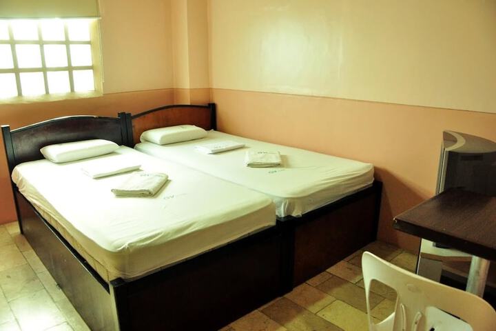 Room 5 of 12