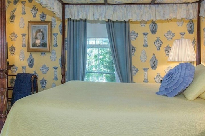 Room 4 of 82