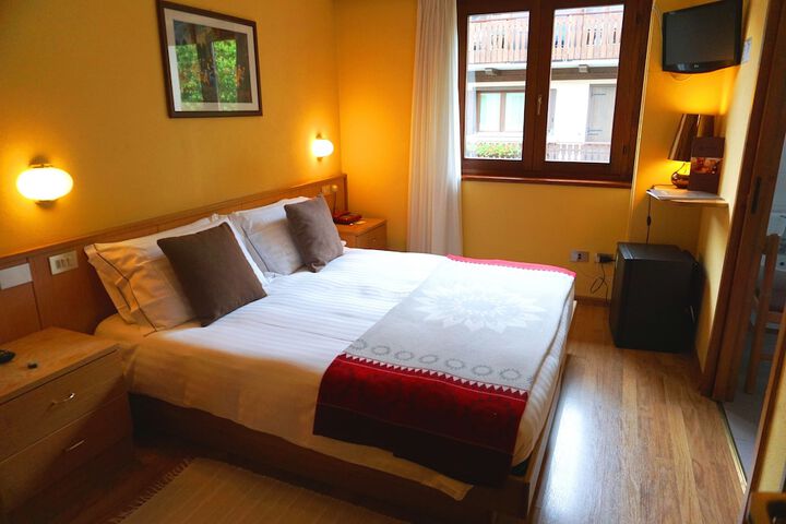 Room 6 of 186