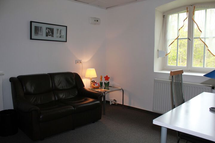 Room 32 of 65