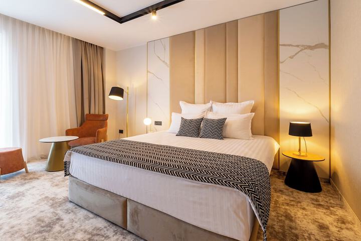 Room 4 of 37