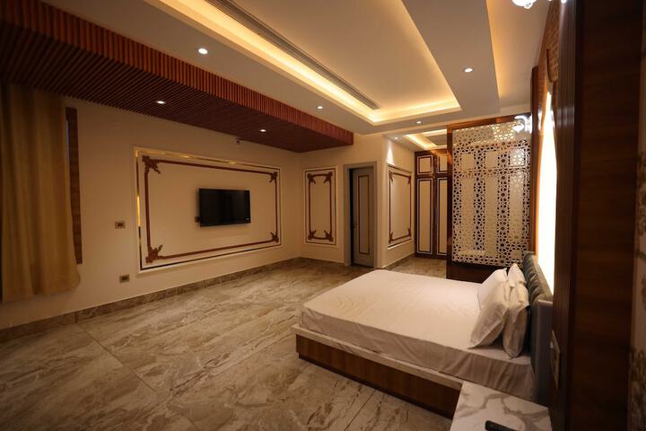 Room 6 of 14