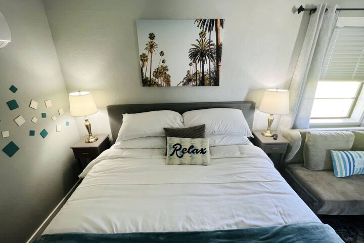 Room 4 of 100