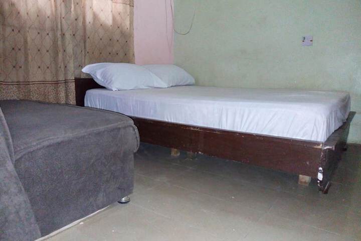 Room 4 of 25