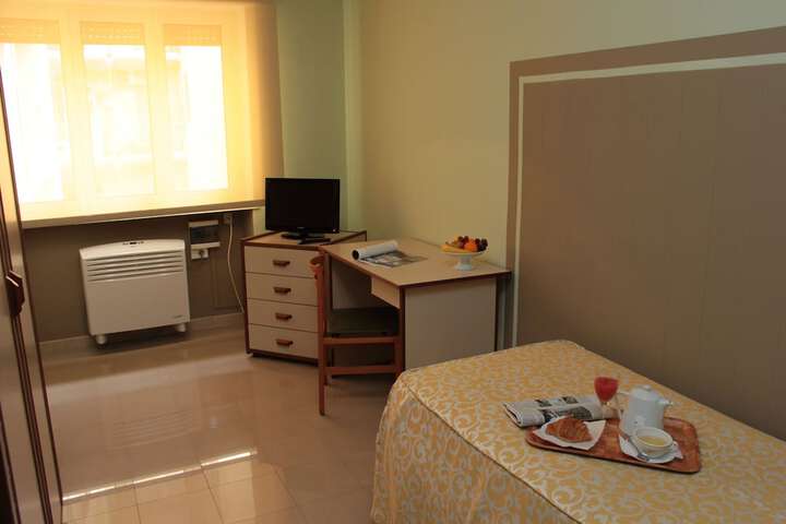 Room 10 of 37