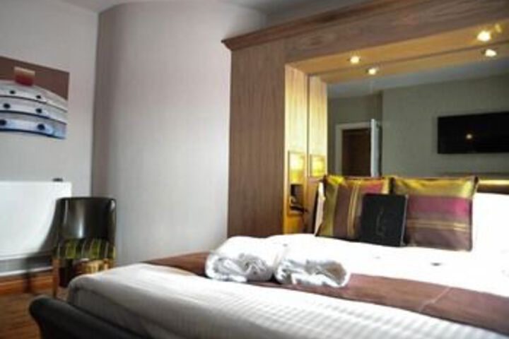 Room 8 of 20