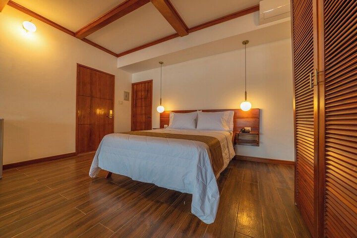 Room 10 of 30