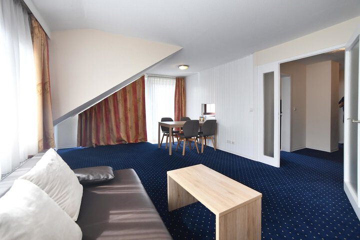 Room 41 of 83