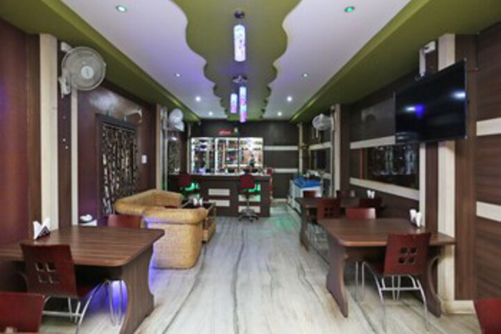 Lounge 17 of 31