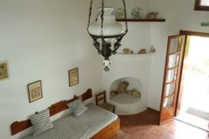Room 16 of 28