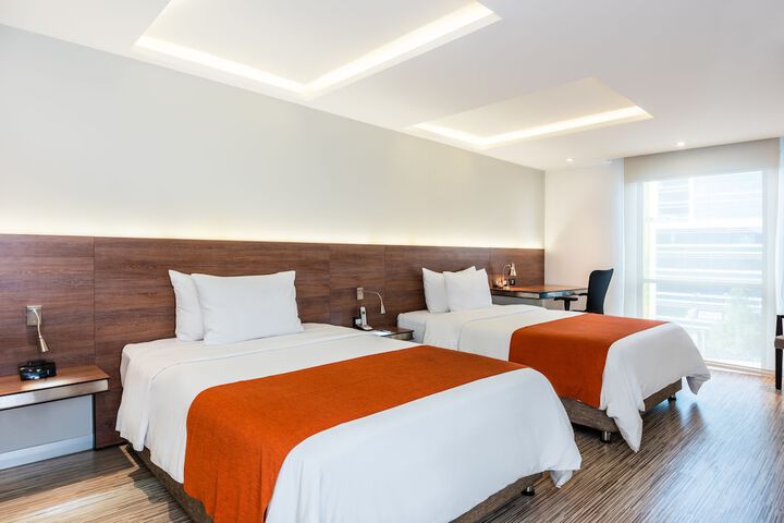 Room 3 of 83