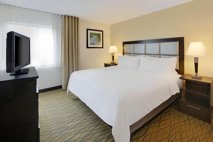Studio Queen Size Bed (2 of 10)