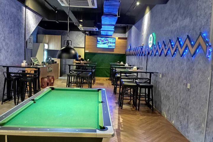 Lounge 88 of 132