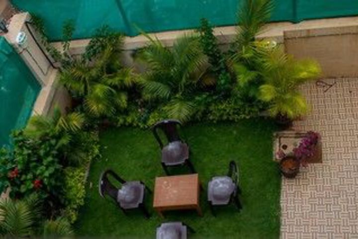 Hotel Exterior 15 of 33