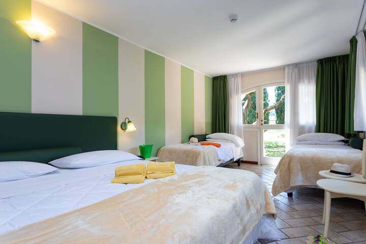Room 10 of 51