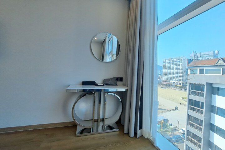 Room 30 of 52