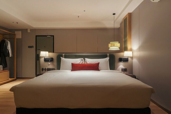 Room 17 of 105