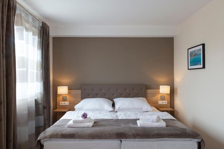 Room 10 of 50