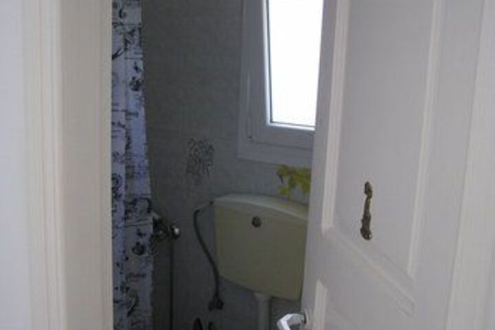 Room 2 of 17