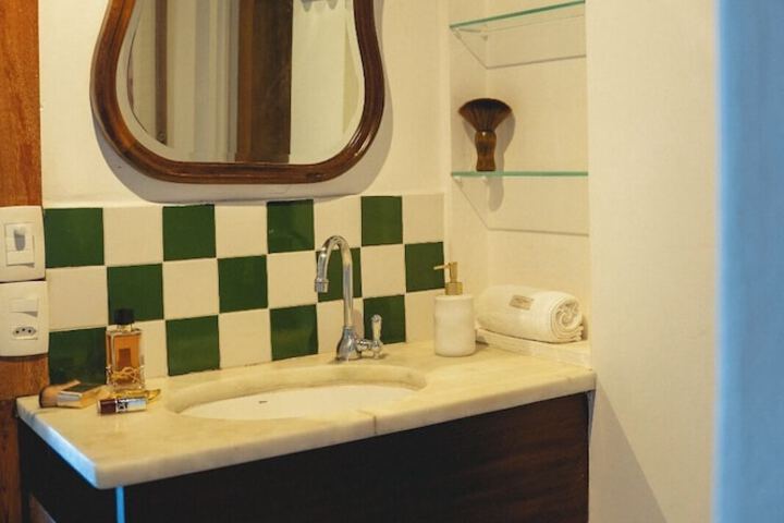 Room 44 of 76