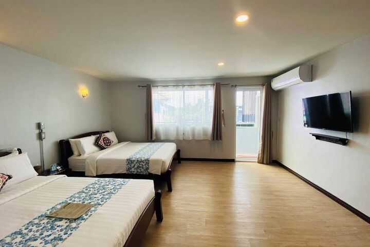 Room 36 of 211