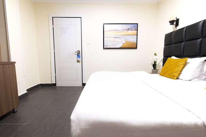 Room 6 of 71