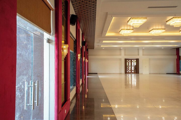 Ballroom/Hall 176 of 190