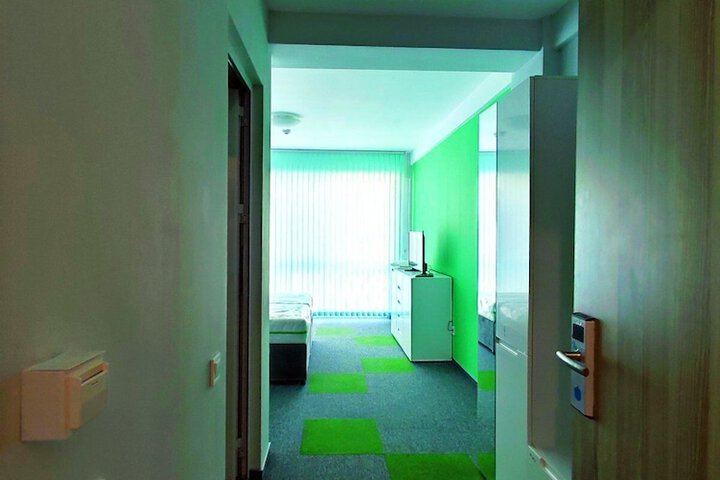 Room 10 of 30