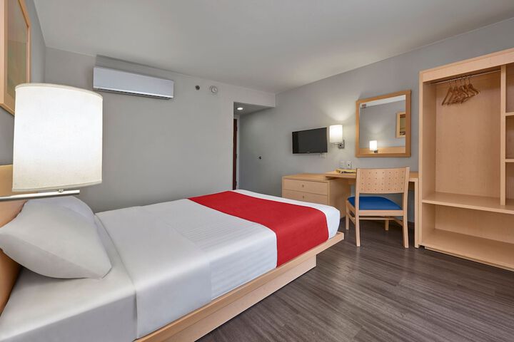 Room 12 of 50