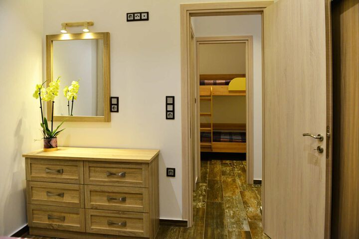 Room 13 of 28