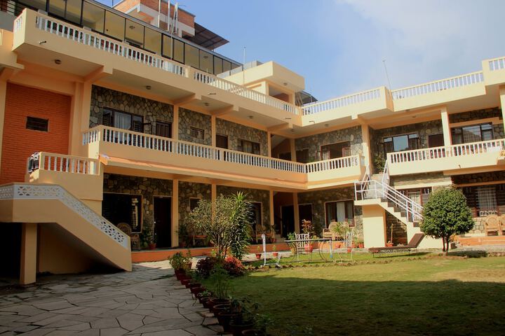 Hotel Exterior 7 of 13