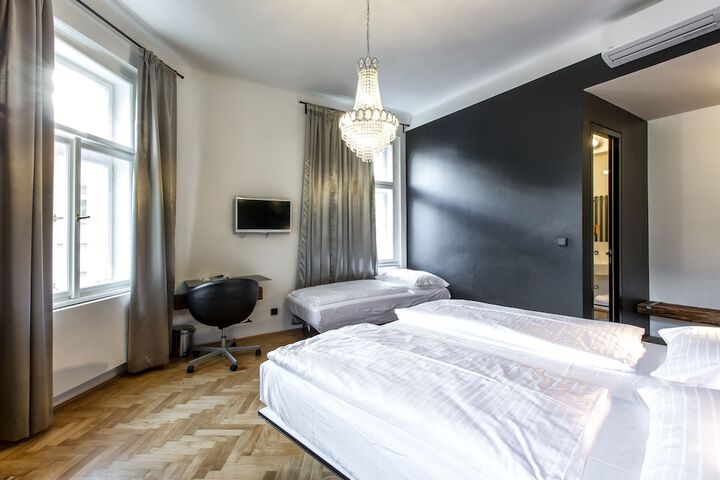Room 5 of 71