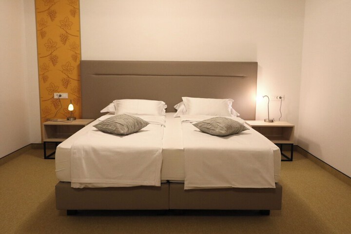 Room 9 of 17