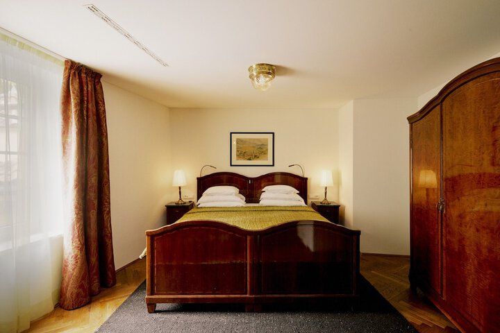 Room 4 of 125