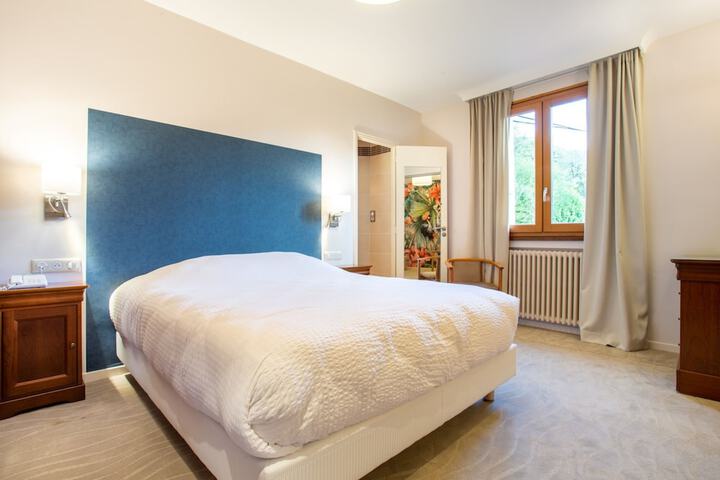 Room 2 of 34