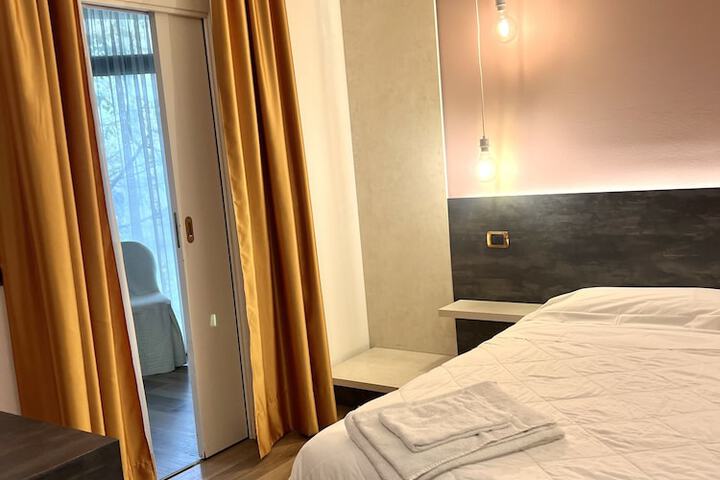 Room 17 of 80