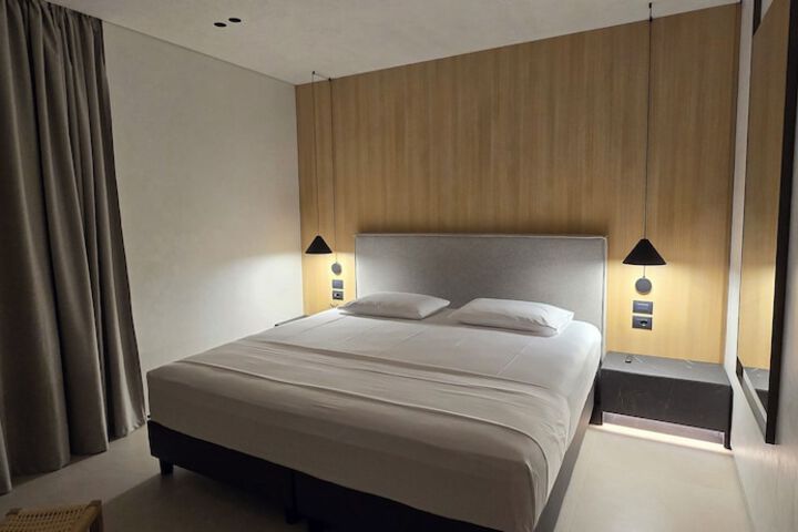Room 6 of 91