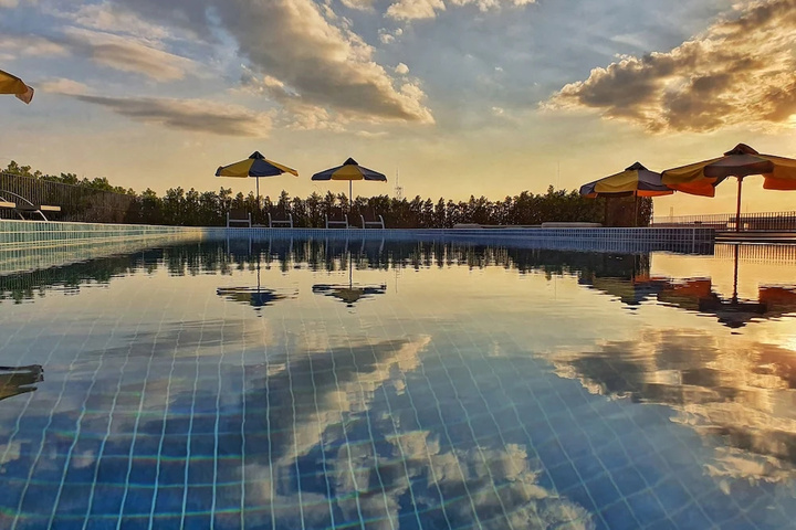 Pool 14 of 21