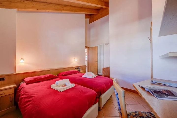 Room 2 of 14